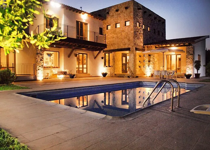 Grand Zeus Ανώγυρα