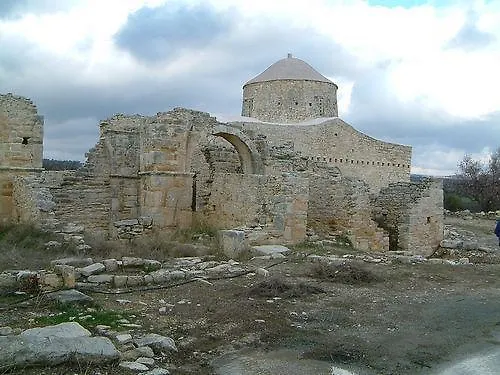 Grand Zeus Ανώγυρα