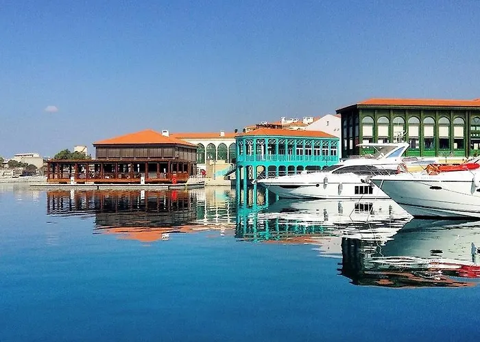 Grand Zeus Ανώγυρα